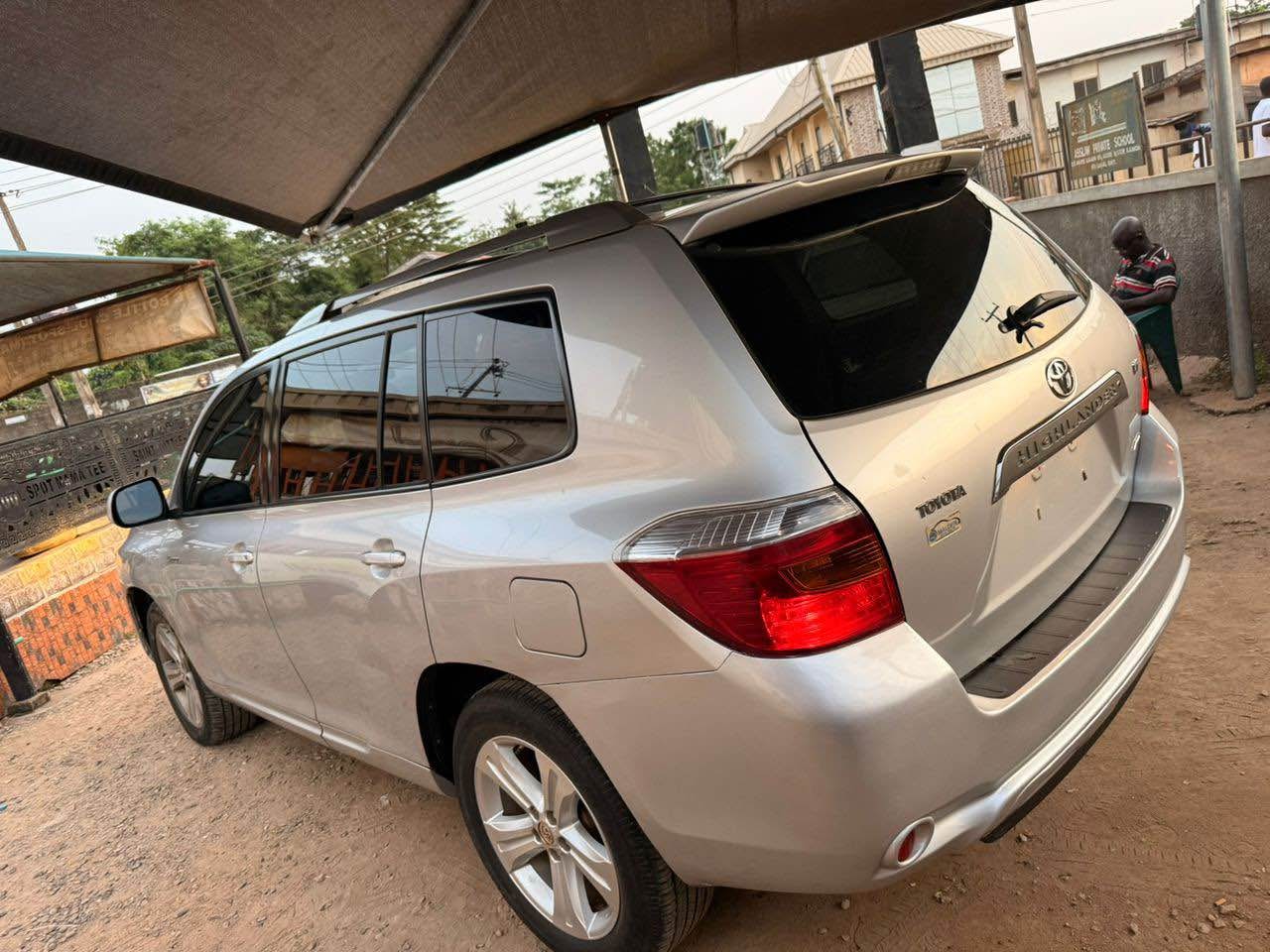 A picture of Registered Toyota Highlander 2009 TOKS standard