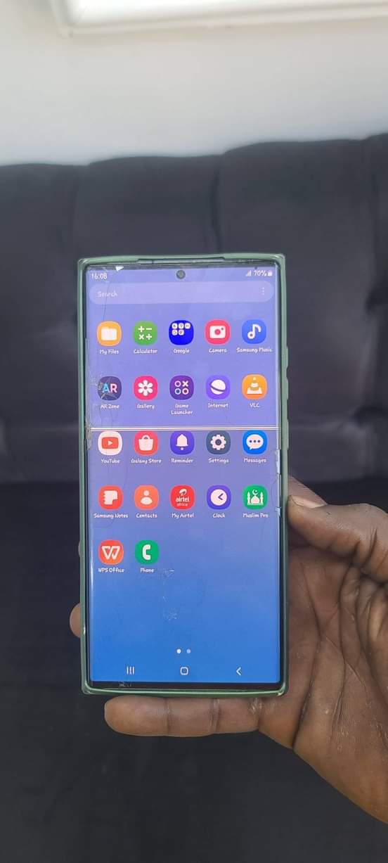 A picture of Samsung note 20 utrla