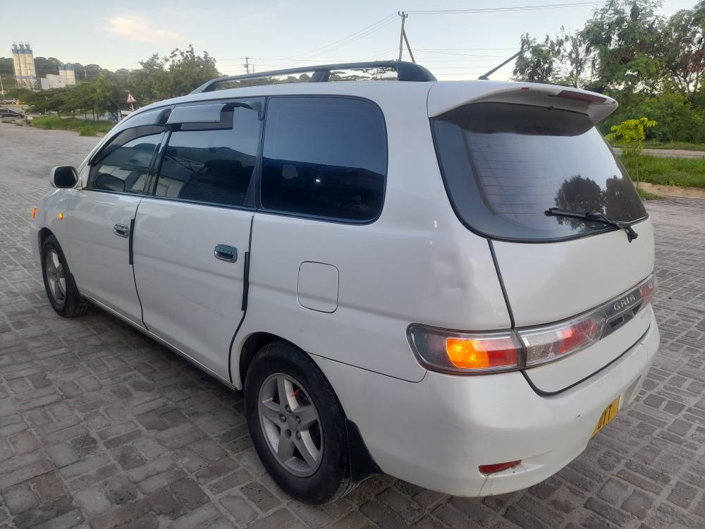 A picture of TOYOTA GAIA FAMILY