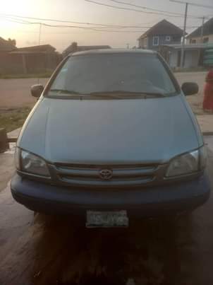 A picture of Toyota sienna 1999