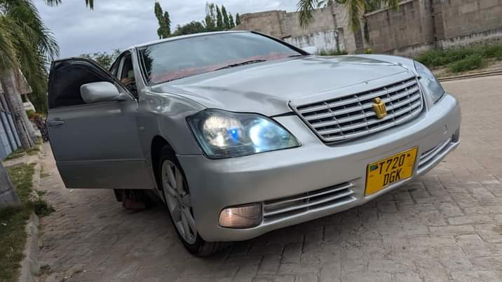 A picture of Toyota crown Kali