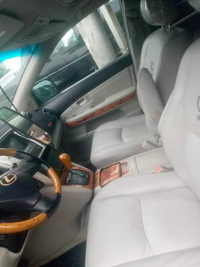 A picture of Lexus RX330