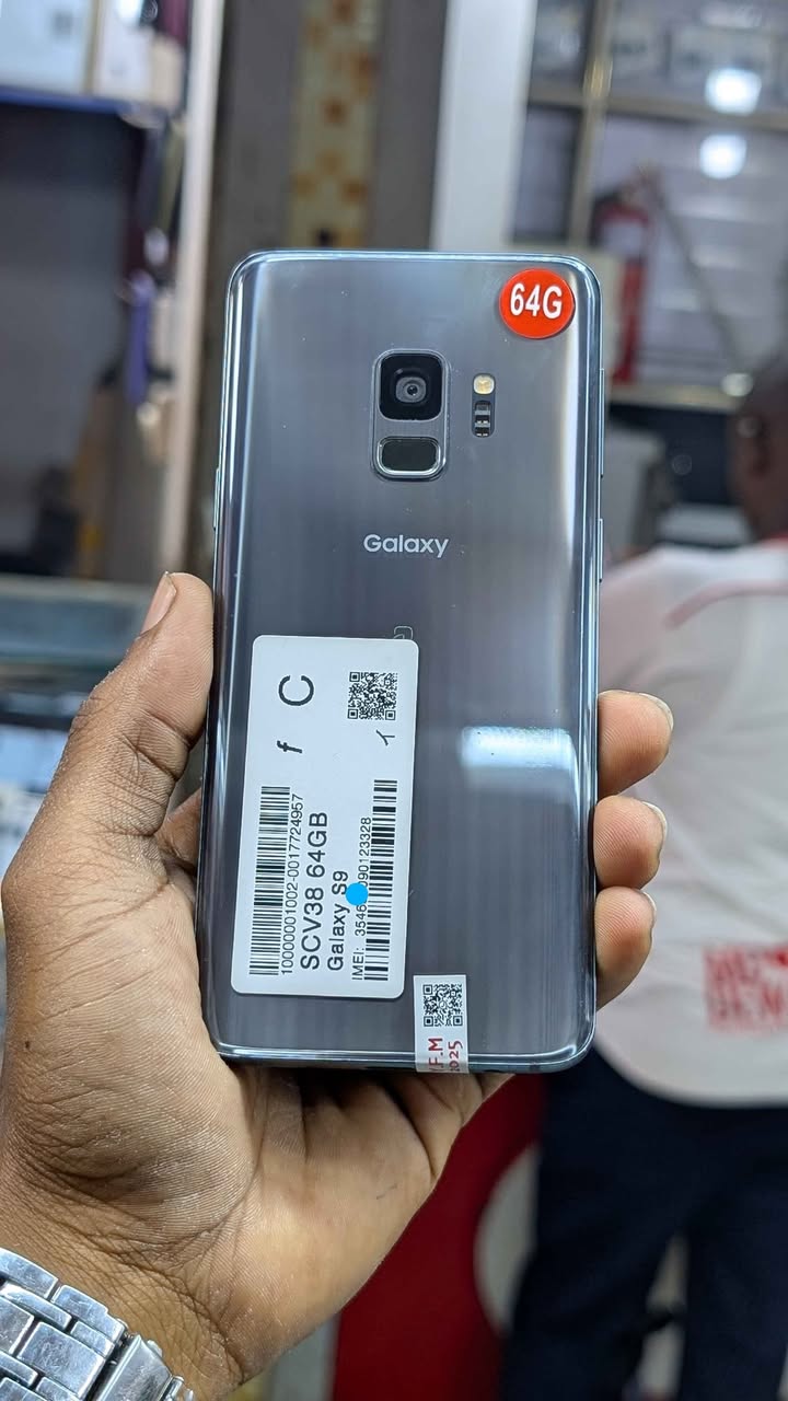 A picture of Samsung S9 Full display