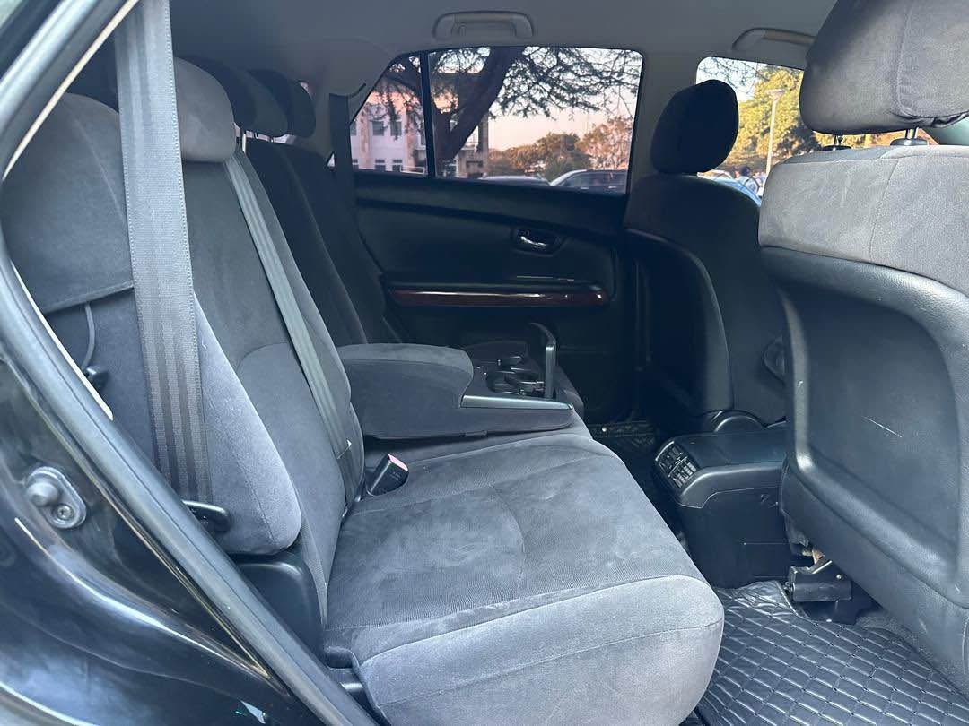 A picture of TOYOTA HARRIER 2006