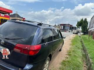 A picture of 05 Toyota Sienna