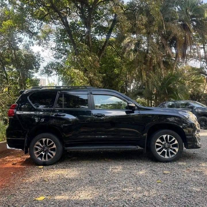 A picture of Land cruiser Prado