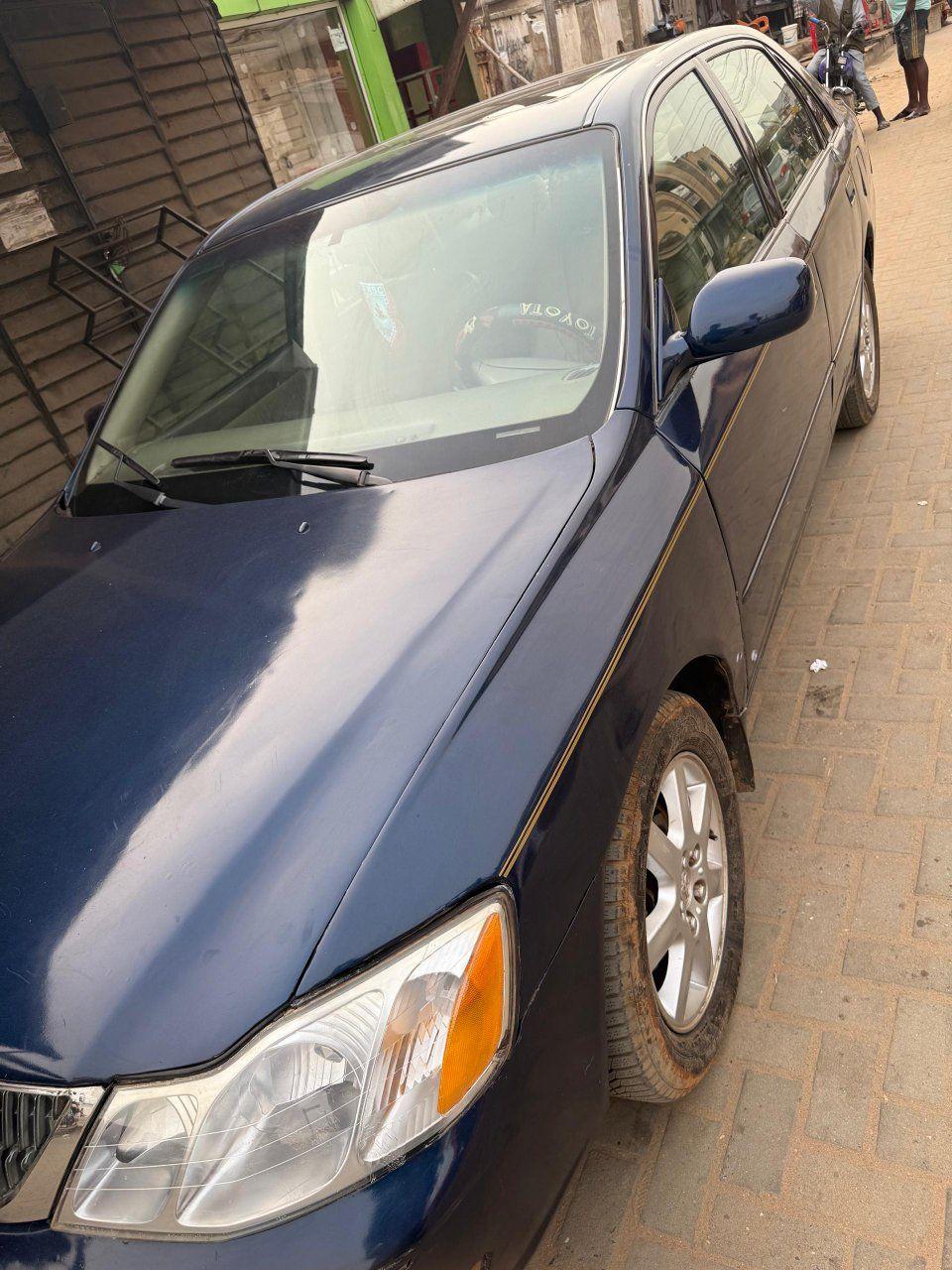 A picture of 2004 TOYOTA AVALON saloon