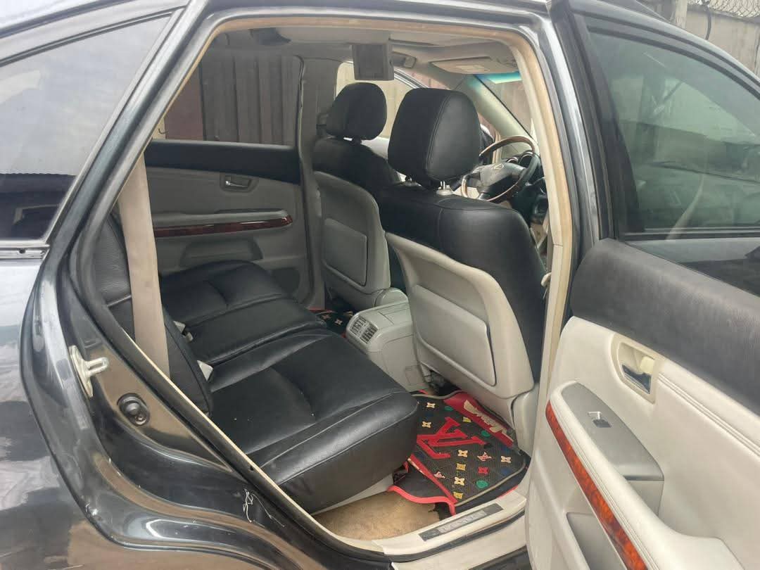 A picture of 2005 Lexus rx 330