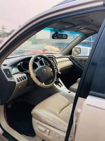 A picture of Neatly used 2004 Toyota Highlander Limited Edition Accident free 3