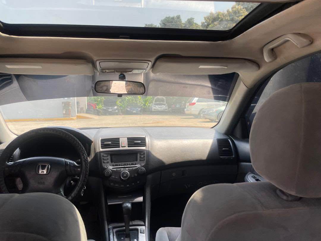 A picture of 2005 HONDA ACCORD