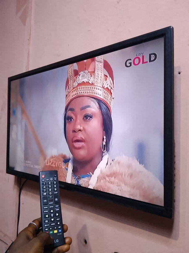 A picture of 32 inches plasma tv