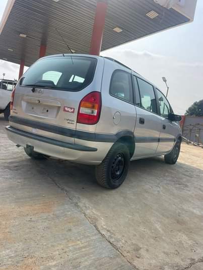 A picture of Brand Opel Model zafira 1.6. 4plug Year 2004 Toks Amount