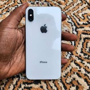 A picture of iPhone X 64gb Face I d OK Bei 310 000