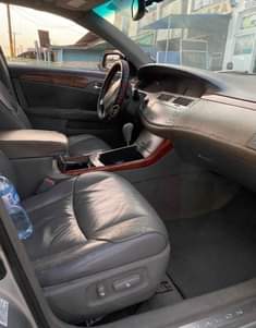 A picture of Toyota avalon