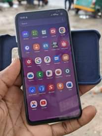 A picture of Samsung s10e