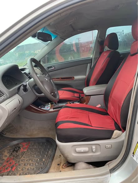 A picture of 2004 TOYOTA CAMRY XLE