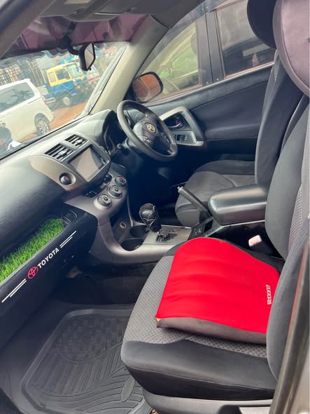 A picture of RAV4 2007
