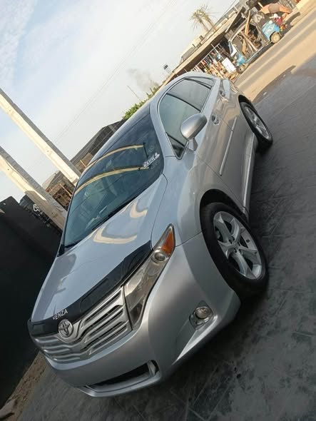 A picture of 2010 Toyota Venza V6 10 5M