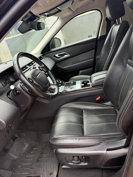 A picture of Range Rover velar 2020 petro