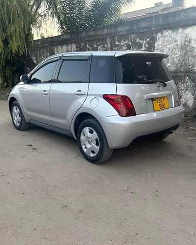 A picture of Toyota ist on sale0768718127