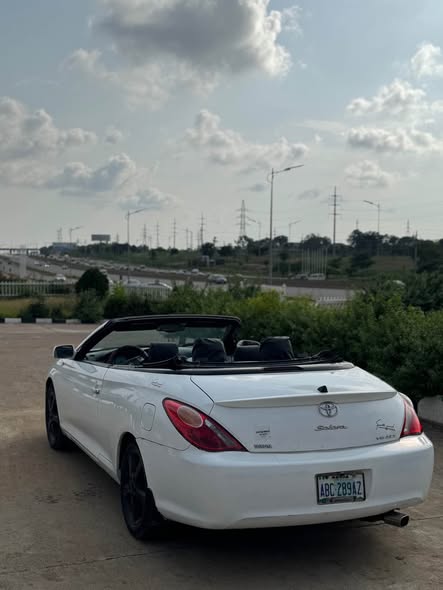 A picture of 2005 model Toyota solara