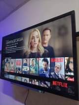 A picture of 32 inches Toshiba HD tv