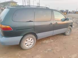 A picture of 2000 Toyota Sienna