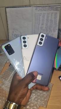 A picture of UK used original phones