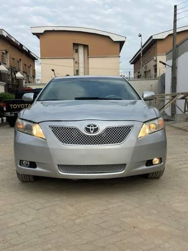 A picture of Toyota Camry 2009 model With an ANDROID SCREEN Neatly baked