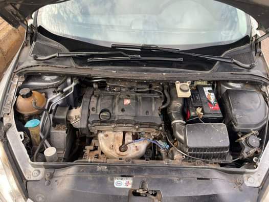 A picture of DISTRESS SALE 307 AUTOMATIC DRIVE NORMAL HAND ACGEARENGINE LOCATION KADUNA