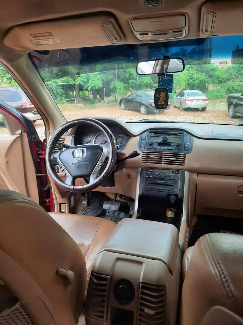 A picture of Honda Pilot 2005