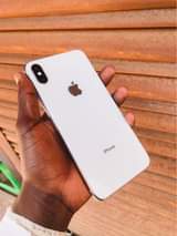 A picture of iPhone XS Max at 750k