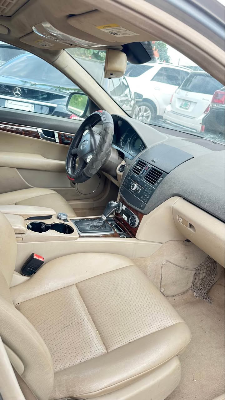 A picture of Mercedes Benz c300 2009 7 5M