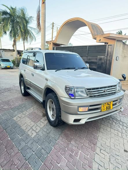 A picture of Toyota Land Cruiser Prado Tx