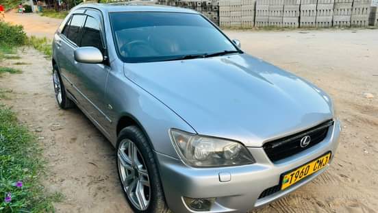 A picture of lexus is200 ya