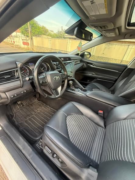 A picture of Foreign Used 2021 Toyota Camry SE Keyless Entry Wireless Charger