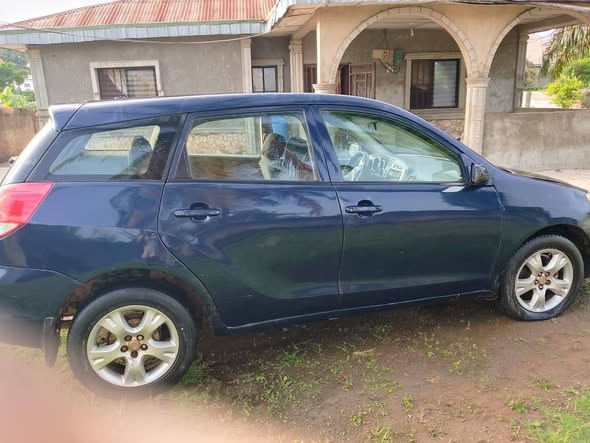 A picture of Toyota matrix 2005