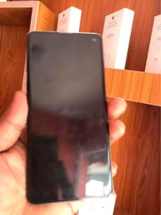 A picture of Samsung S10e