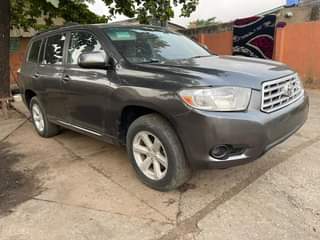 A picture of Toyota Highlander 08