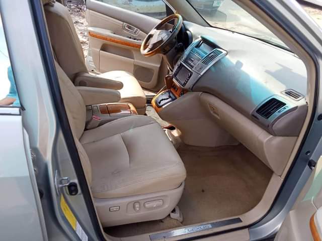 A picture of Lexus Rx350