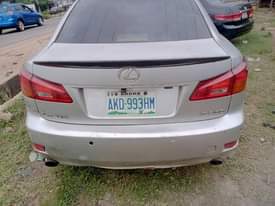 A picture of Lexus is250