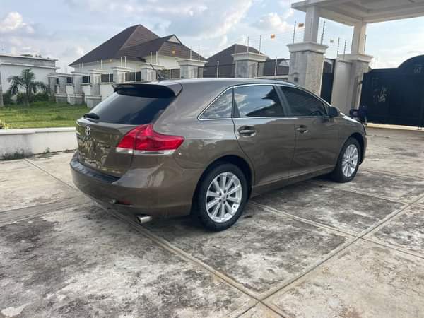 A picture of TOYOTA VENZA 2010 MODEL V4 WITH PANORAMIC SUNROOF WITH DUTY