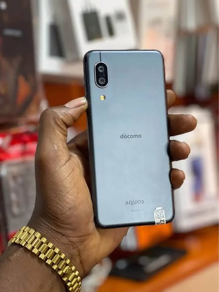 A picture of AQUOS SENSE 3