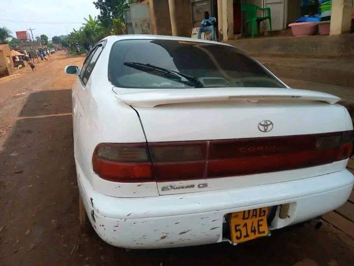 A picture of 1998 Toyota Corona White