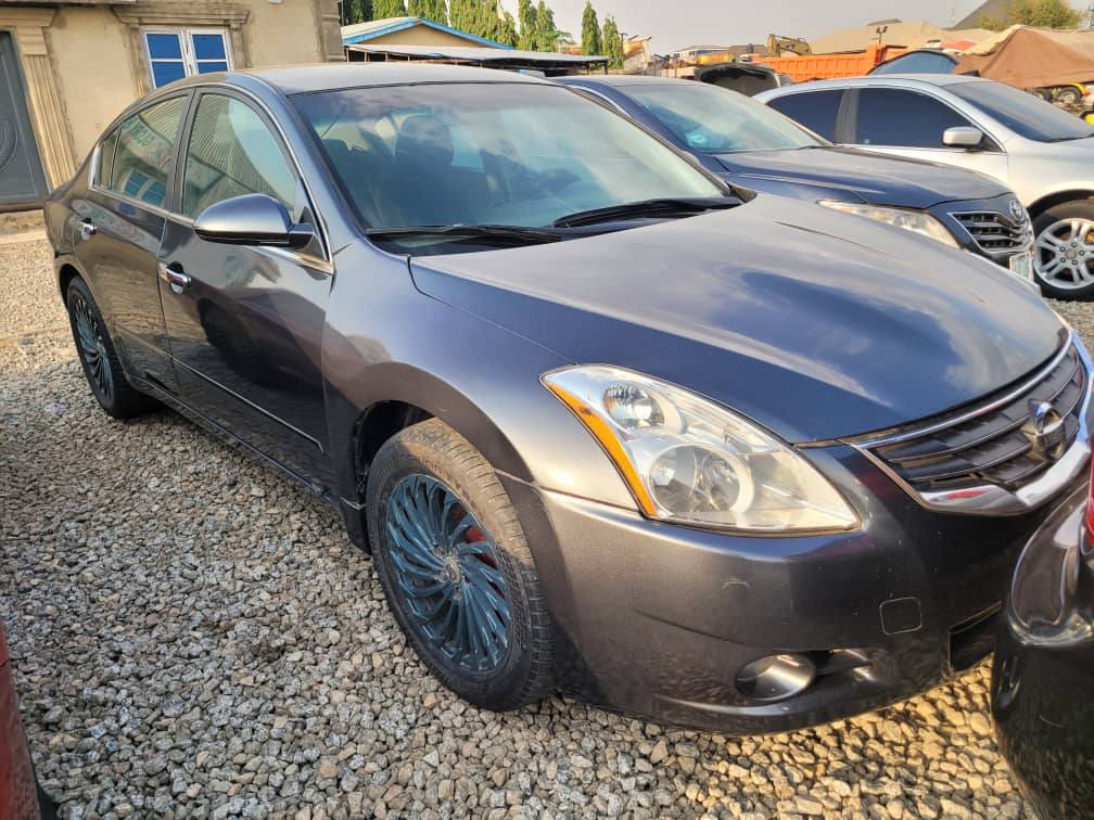 A picture of Distress Nissan with everything working perfectly ok for 2 9