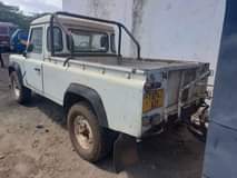 A picture of Land Rover 110 imerudi ilikuwa shamba handeni nauza million 10