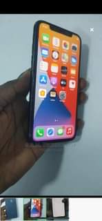 A picture of iPhone X 256gb clean piece all original parts on sale
