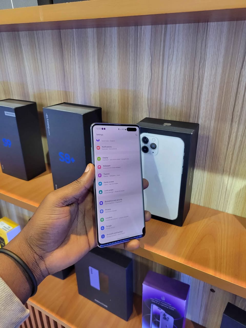 A picture of SAMSUNG S10 5GAT 450K STORAGE 256GB 8GB RM CALL 0755470670