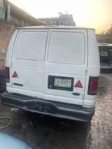 A picture of Ford E250 bus 08119454732
