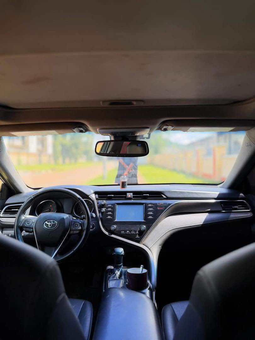 A picture of 2018 TOYOTA CAMRY SE